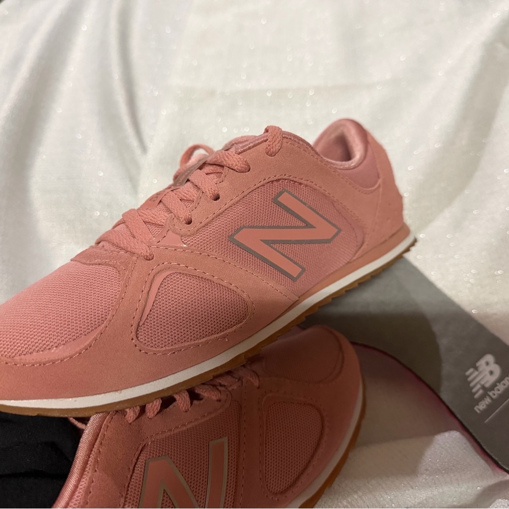 SOLD. Brand New New Balance Women's Athletic Running Shoes in Antique Rose Pink